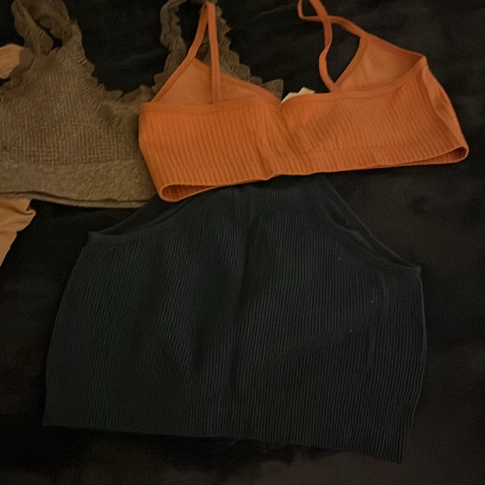 Sports bras - Picture 3 of 4